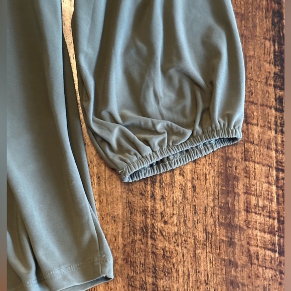 Two by Vince Camuto | V-neck Long Sleeve Blouse, Olympia Greey - Picture 6 of 10